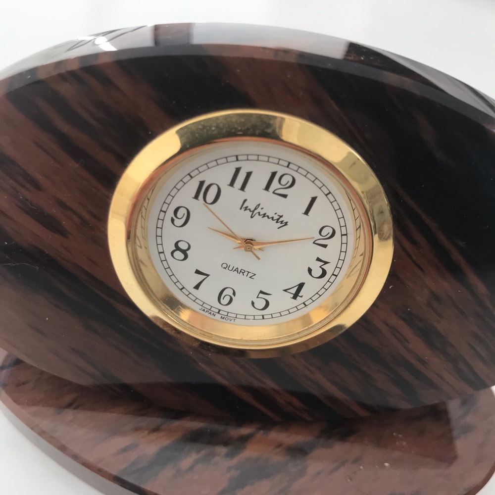 Infinity quartz clock - Picture 2 of 4